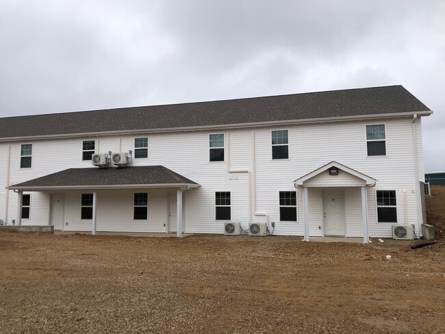 Building Photo - Red Rooster Apartments