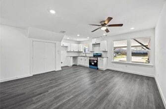 Building Photo - 2320 Wavell St