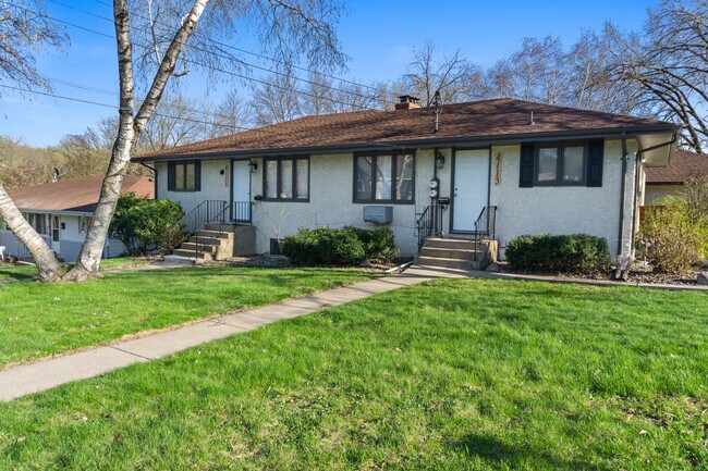 Foto del edificio - 4115 Lowry Ave N
