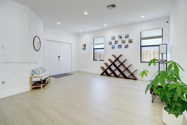 Foto del edificio - 21016 NE 2nd Ct