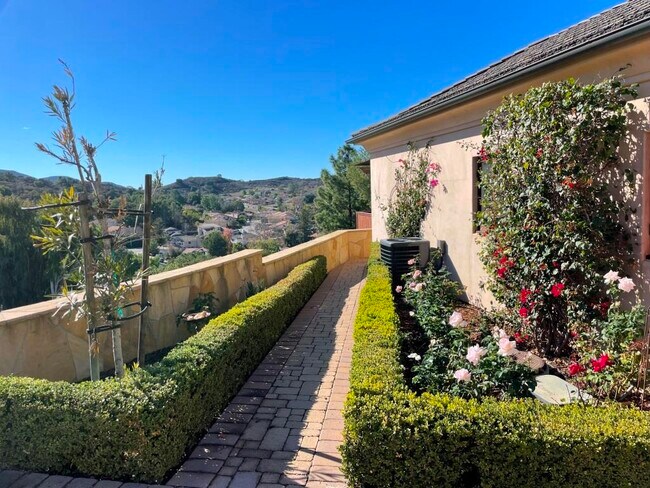 Foto del edificio - 2735 Kelly Knoll Ln