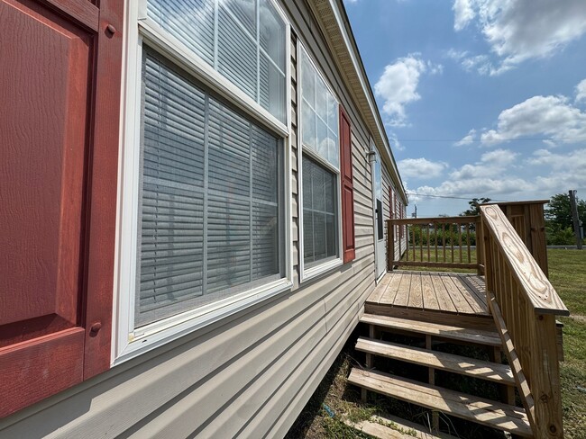 Building Photo - 16206 Wood Dr
