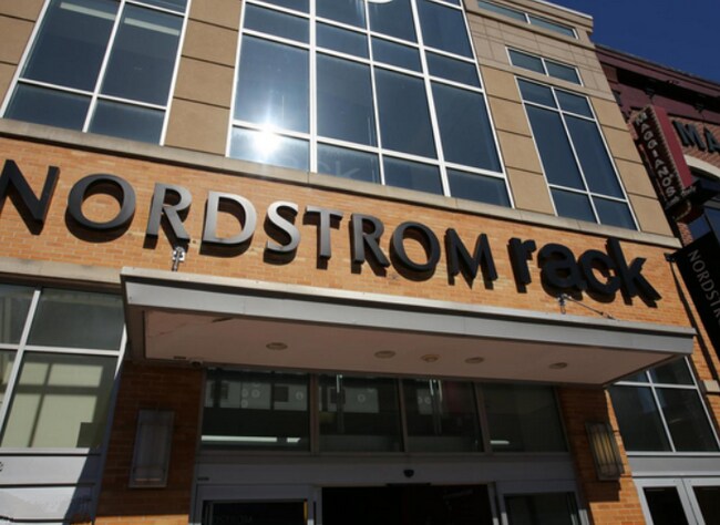 Foto del edificio - 4301 Military Rd NW