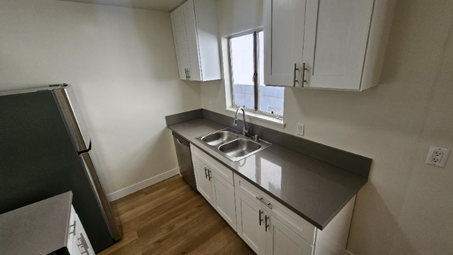 Foto del edificio - 638 N W Knoll Dr