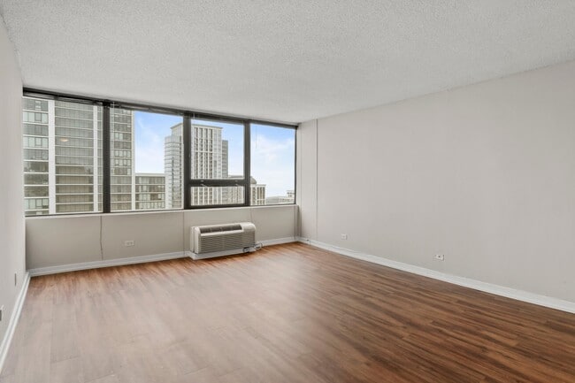 Building Photo - 1220 S Michigan Ave