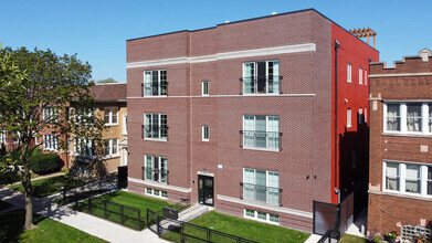 Building Photo - 3329 N Avers Ave
