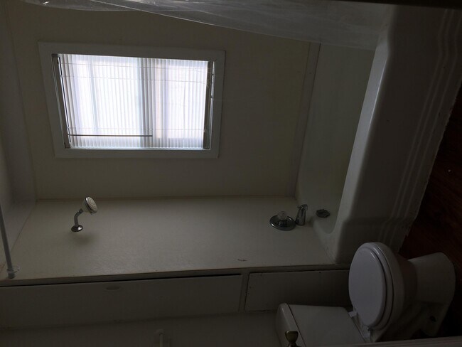 Foto del edificio - 1231 W Mullan Ave