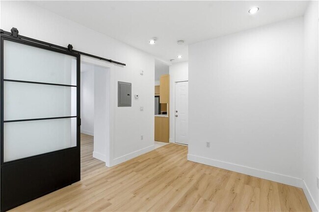 Foto del edificio - 170 Broadway, A