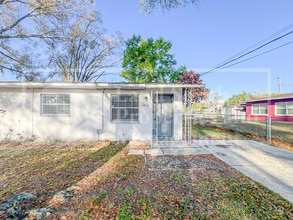 Building Photo - 5852 Olender Dr