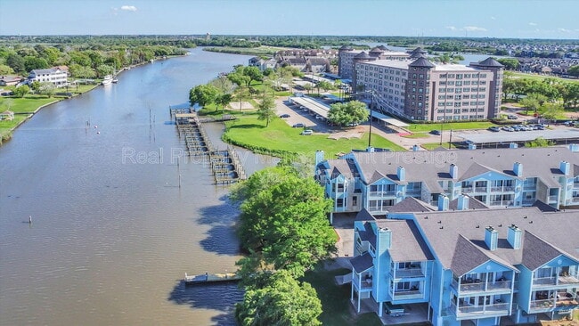 Foto del edificio - 18617 Egret Bay Blvd