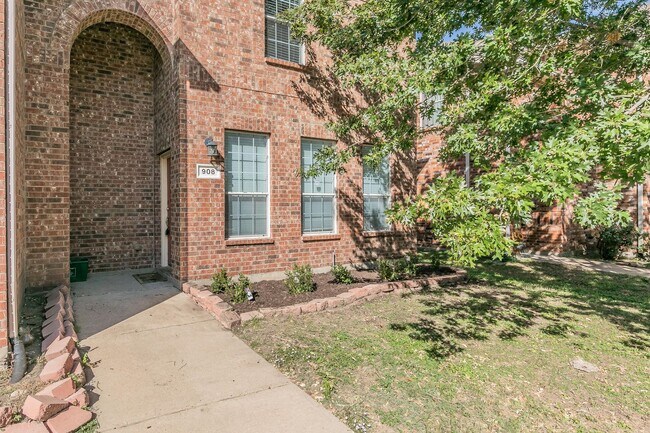 Building Photo - Newly Remolded in Lakewood-walking distance to the lake-   Move in special -50% off first months ...