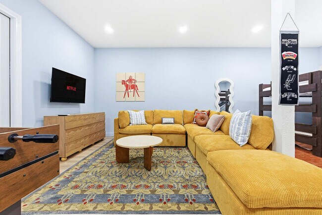 Foto del edificio - 12511 Chapel Bell St