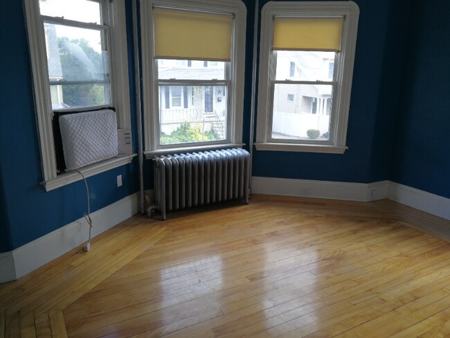 Building Photo - 34 Hume Ave