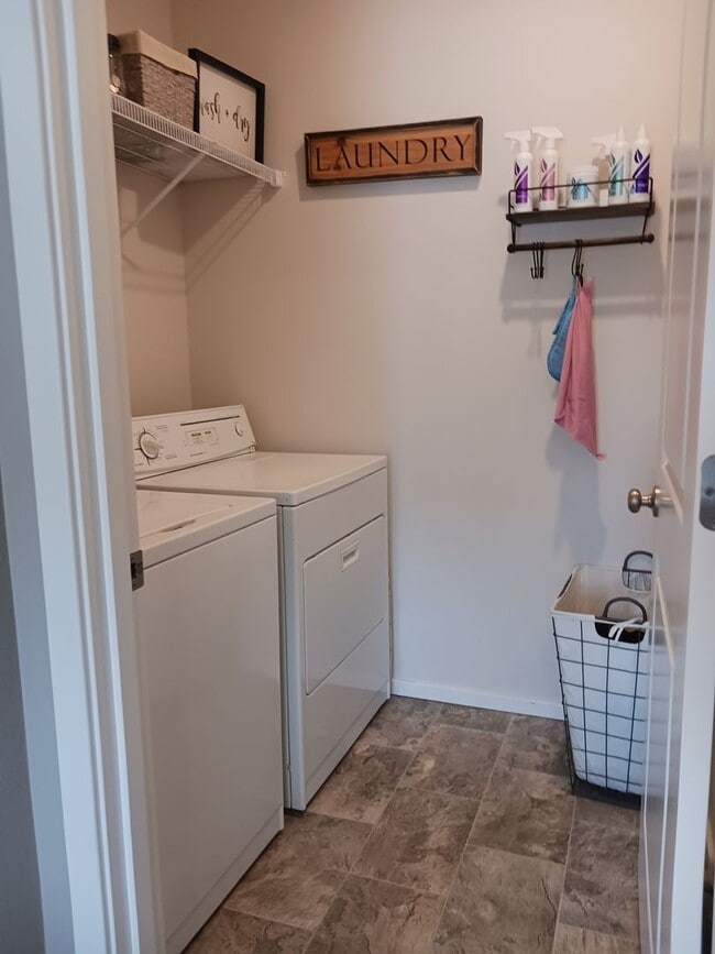 Building Photo - Beautiful 2-Bedroom 2 Bathroom home locate...
