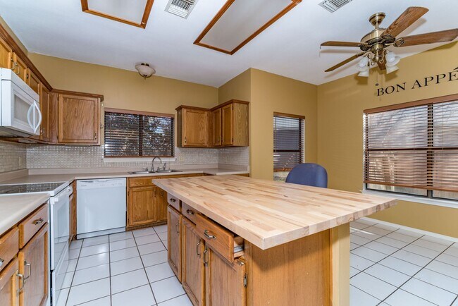 Foto del edificio - 3-BEDROOM HOME ON CUL DE SAC IN SPRING MEA...