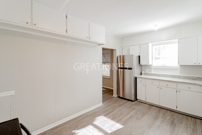 Building Photo - 5412 Ave J