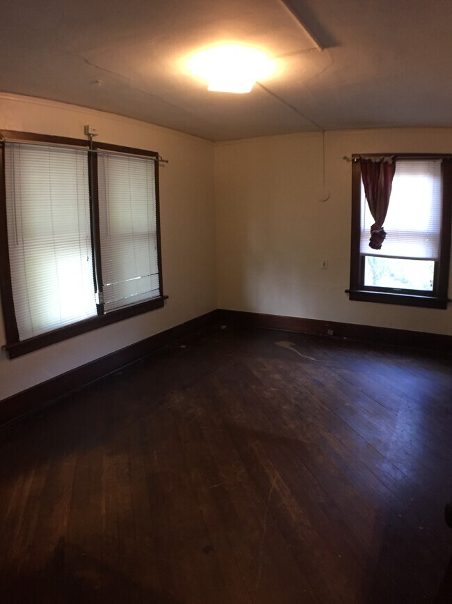 Building Photo - 314 N Dubuque St