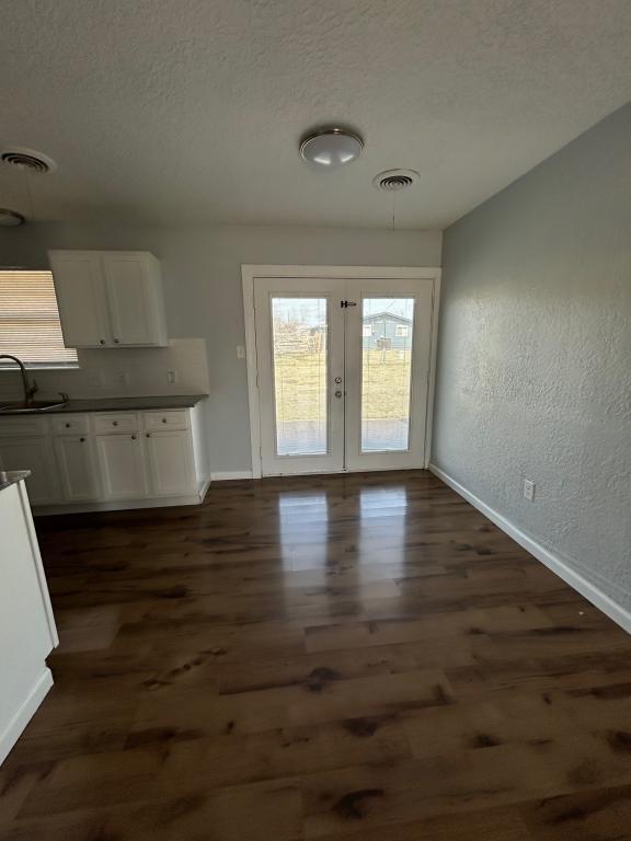 Building Photo - 4603 SW H Ave