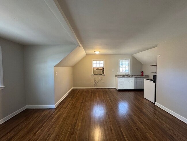 Foto del edificio - Large 2 Bedroom 1 Bath!