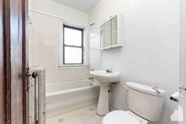 Building Photo - 4414 N Artesian Ave