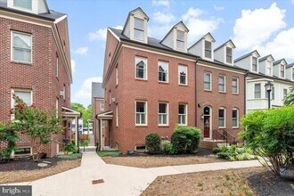 Building Photo - 42 Maxwell Square