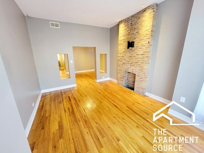 Building Photo - 2809 W Warren Blvd