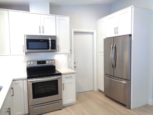 Building Photo - 54140 Avenida Mendoza