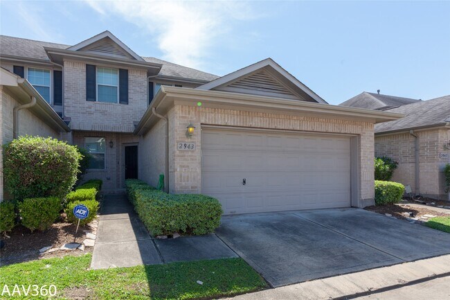 Foto del edificio - 2943 Meadowglen Crest