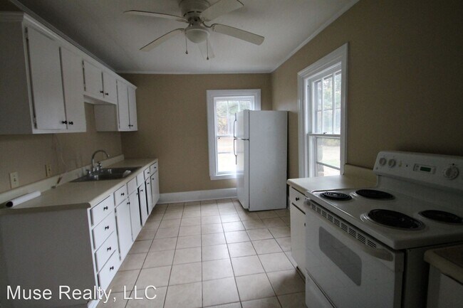 Building Photo - 4 br, 1 bath House - 4440 Saluda Road