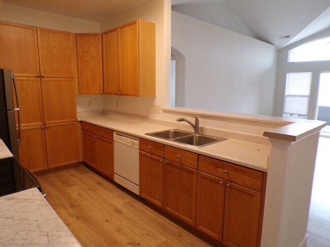 Foto del edificio - Spacious and Inviting 3 Bed 2 Bath Condo!