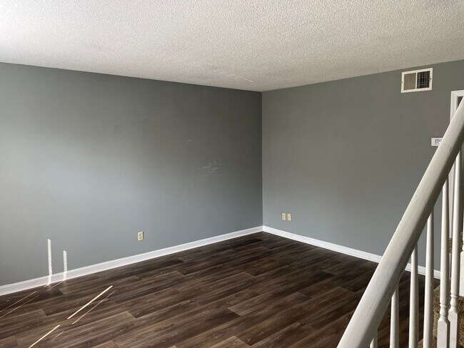 Foto del edificio - 2BR Cozy Townhome, Water and Trash Included!