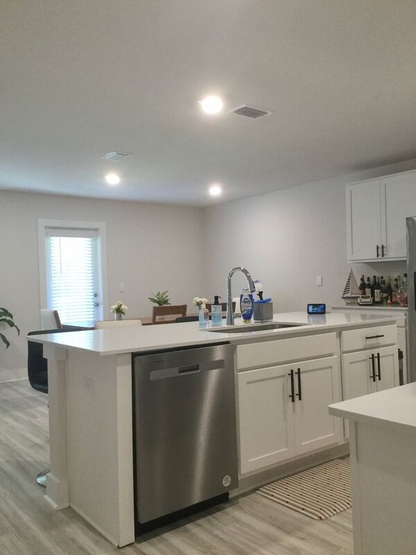 Foto del edificio - 8366 Burch Ct