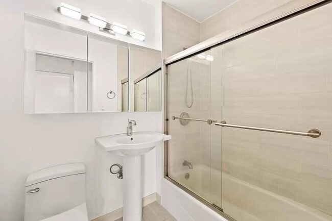 Building Photo - 2 bedroom in NEW YORK NY 10011