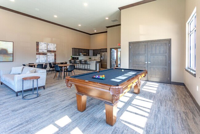 Sala comunitaria - Pinnacle Point Apartments