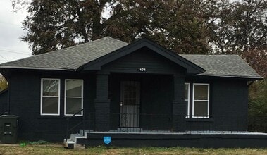 Building Photo - 1494 S Willett St