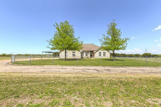 Building Photo - Ranchette on 7.5 acres