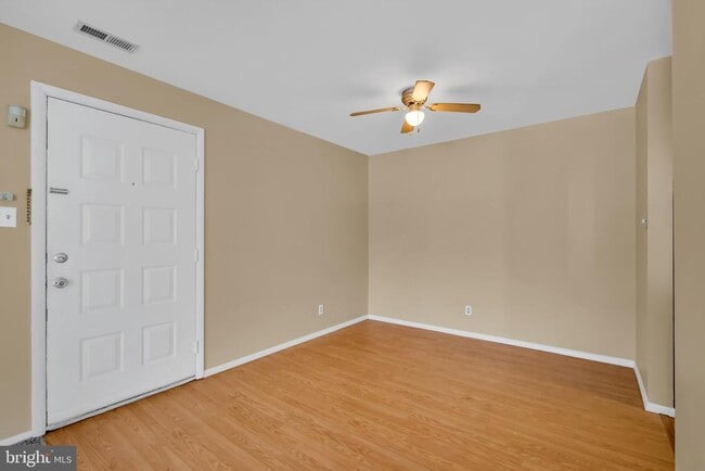 Building Photo - 2419B Durham Ct