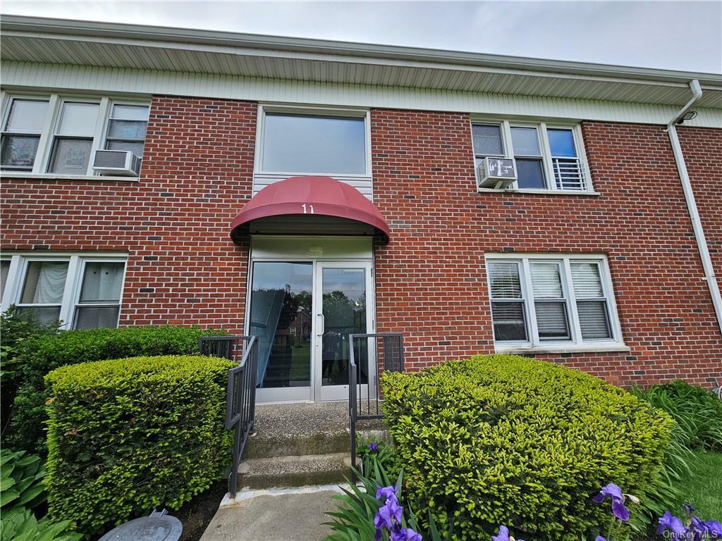 Primary Photo - 11 Winchester Ave