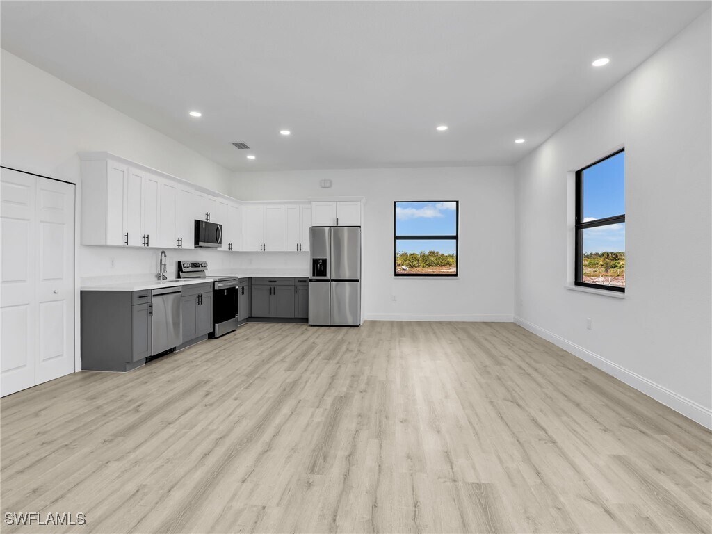 Foto principal - 633 Cane St E