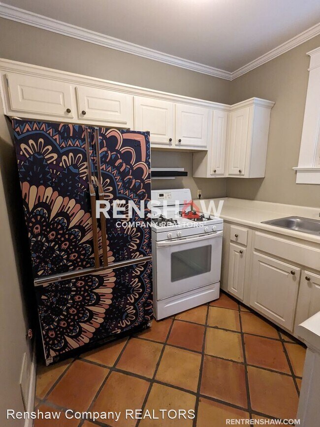 Building Photo - 1 br, 1 bath House - 585 S McLean Blvd