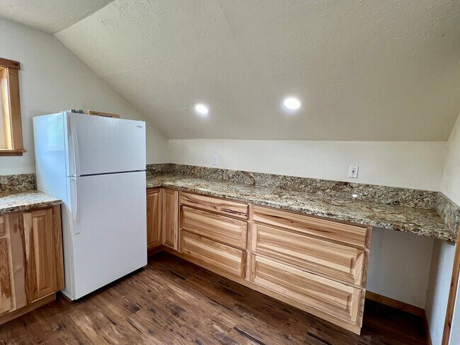 Foto del edificio - Charming Barn-Style 1BD/1BA – Country Setting