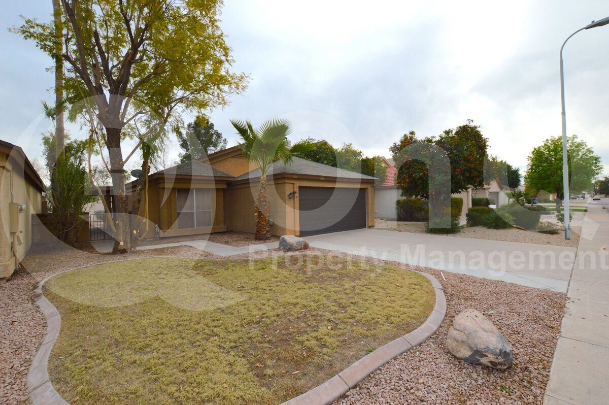 Primary Photo - 169 S Criss St