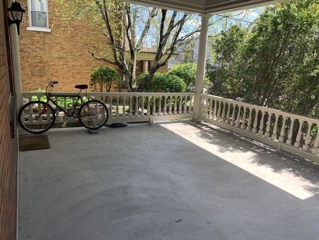 Building Photo - Wonderful First Floor Property!