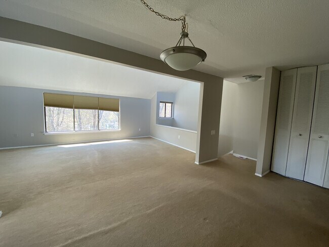 Foto del edificio - 7 Redwood Ln