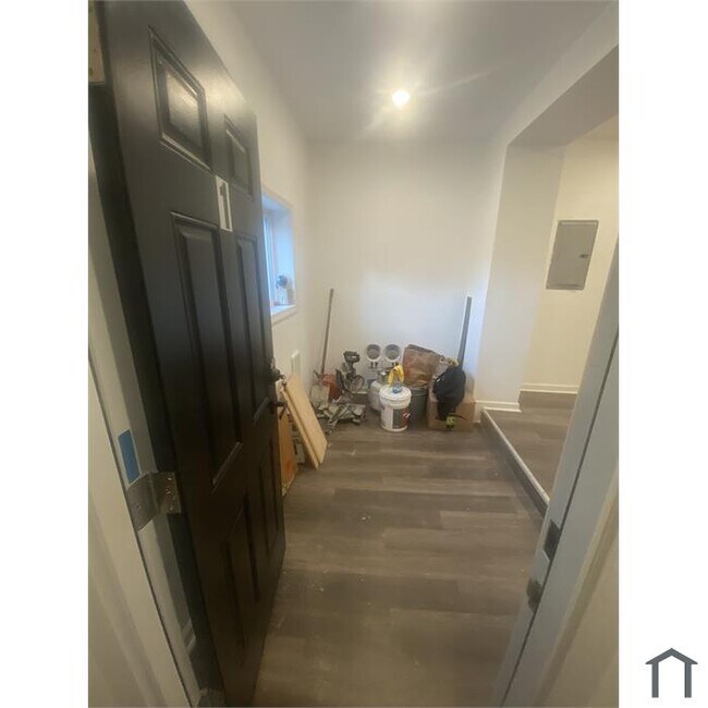 Foto del edificio - 6216 Dickens Ave