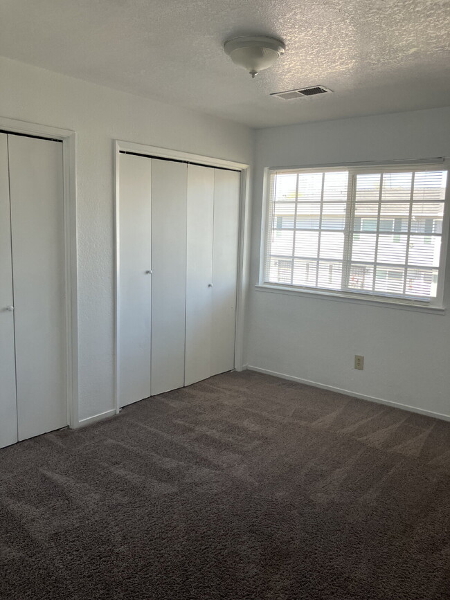 Building Photo - 1705 W N Bear Creek Dr