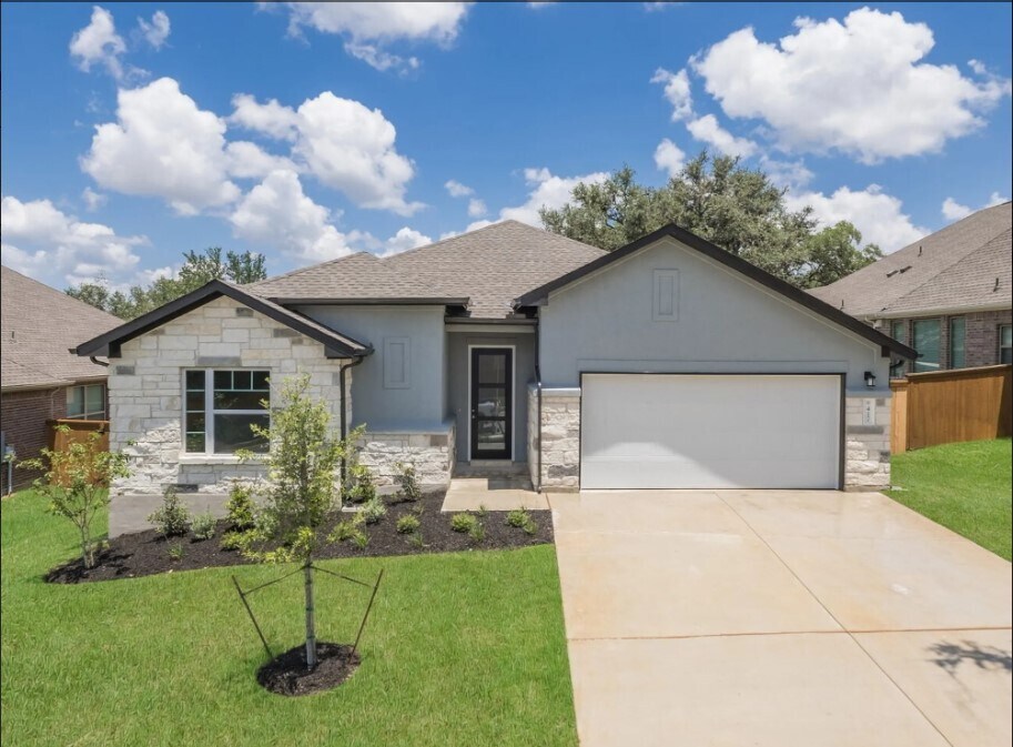 Front yard - 417 Foxbrook Way