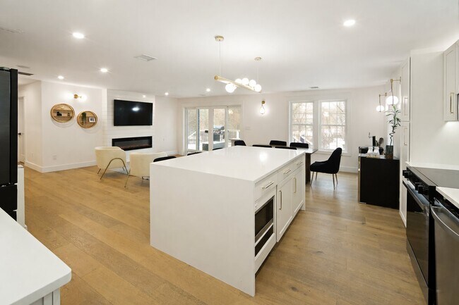 Foto del edificio - 355 Maynard Rd