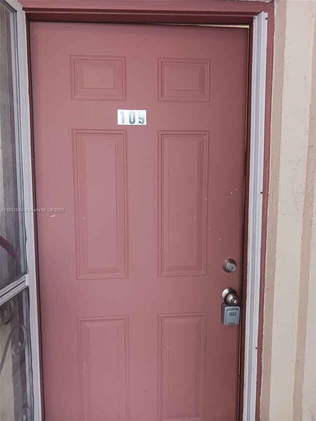 Foto principal - 5900 NW 17th Pl