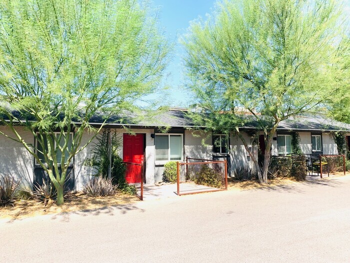 Primary Photo - 1632 E Cambridge Ave